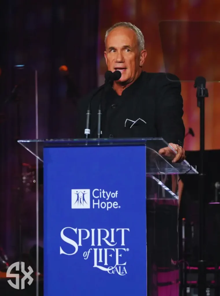 Cher Honors Tom Corson at City of Hope Spirit of Life Gala 2025